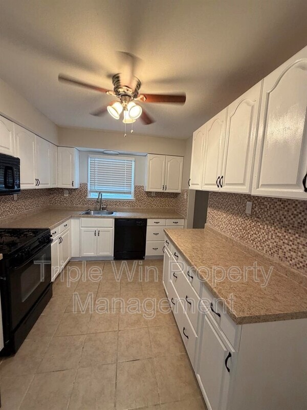 Building Photo - 1045 N Florissant Rd