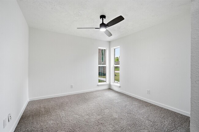 Building Photo - 25402 Thistlewaite Ln