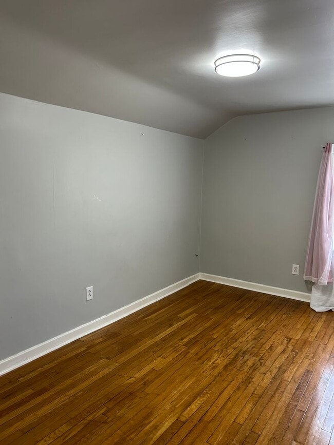 Building Photo - Spacious Colonial For Rent in Lyndhurst