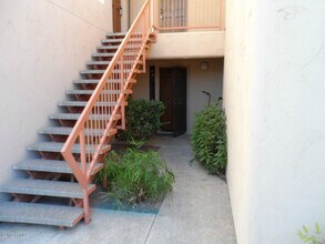 Building Photo - Great Townhome in Scottsdale - 2 Bed 1.75 Bath Unfurnished!