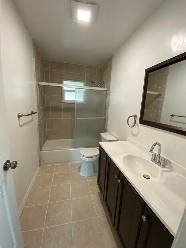 Building Photo - 757 NW Bayard Ave