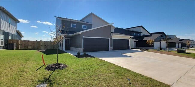 Building Photo - 1903-1 SW Poigai Wy