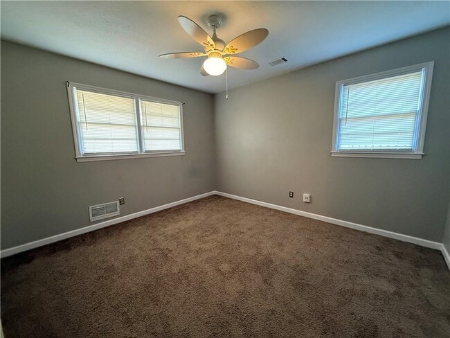 Building Photo - 481 NW Woodland Dr