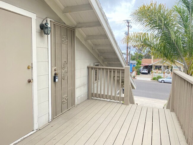 Building Photo - CHARMING Craftmans-Style Upstairs One Bedr...