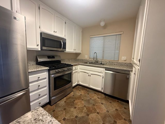 Building Photo - 706 E Avenue, Middle Unit