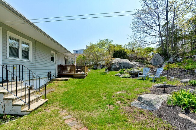 Building Photo - WINTER RENTAL: Two Beaches Cottage