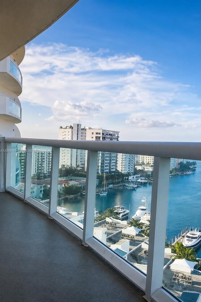 Building Photo - 7900 Harbor Island Dr