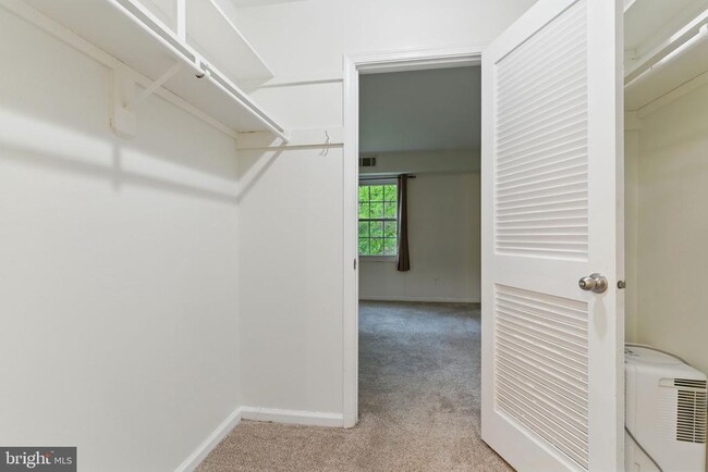 Building Photo - 5905 Bayshire Rd