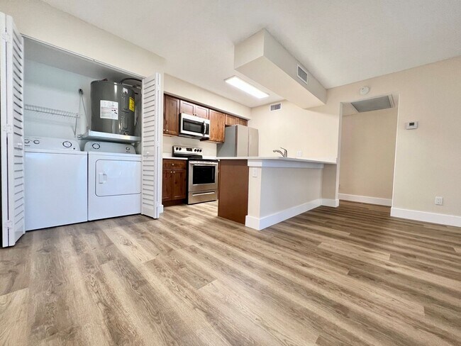 Building Photo - 5309 Summerlin Rd