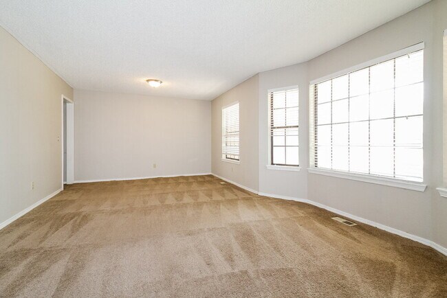 Building Photo - 10141 Alicia Dr