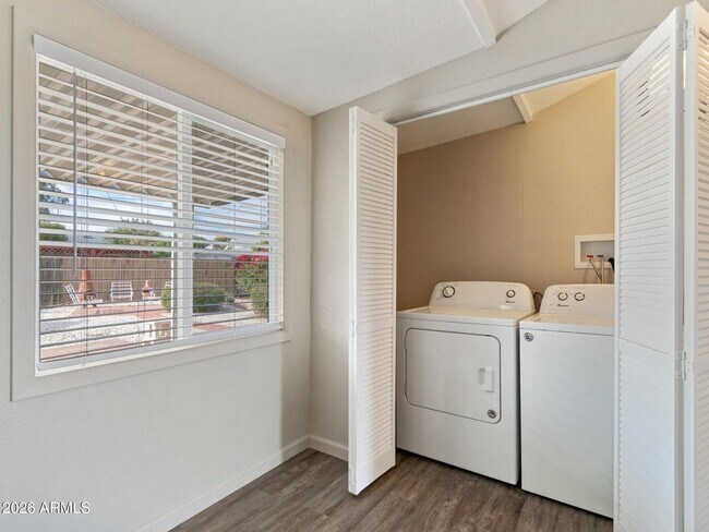 Building Photo - 12020 N Hacienda Dr