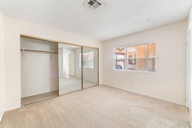 Building Photo - Spacious One-Bedroom Condo for Rent!