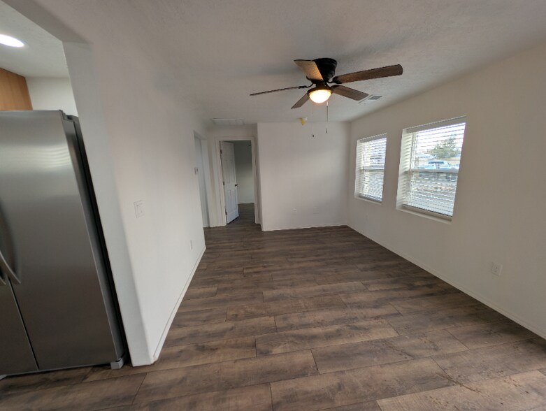 Building Photo - 164 Willow Rd NW