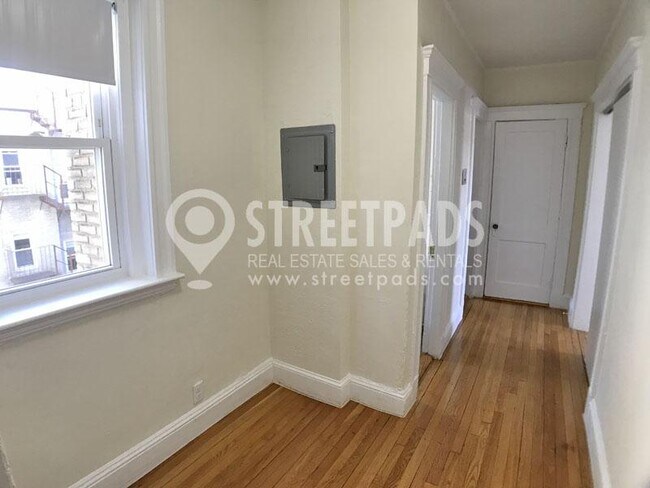 Building Photo - 1 bedroom in Boston MA 02215
