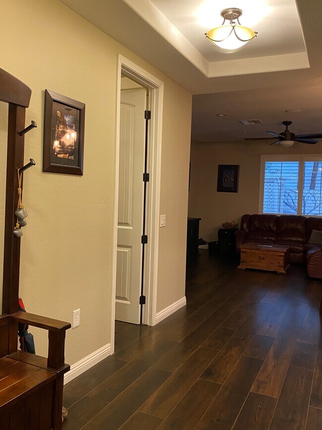 Building Photo - 826 Hemlock Ave