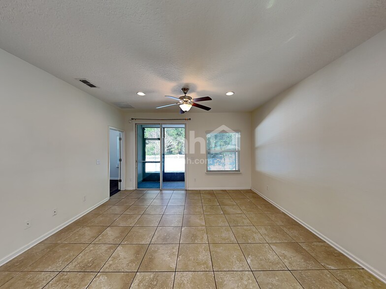 Building Photo - 556 Drysdale Dr