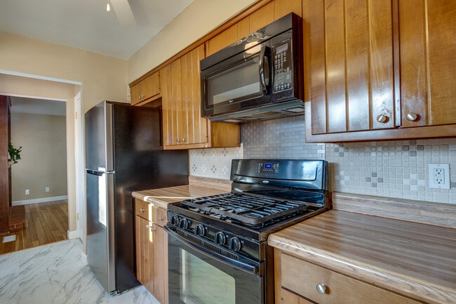 Building Photo - 2830 Flintwood Dr