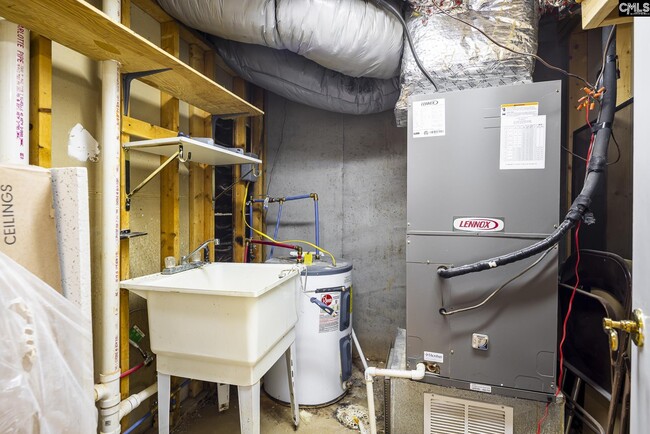 Building Photo - 251 Shoreline Dr