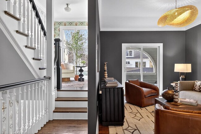 Building Photo - 611 N Pine St