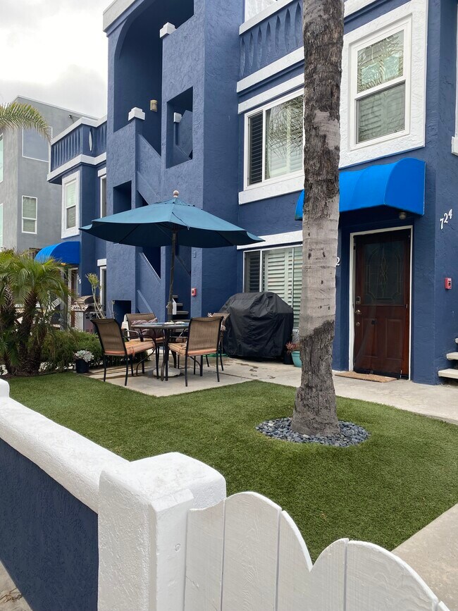 Building Photo - 722 Ensenada Ct