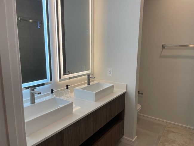 Building Photo - 970 Excellence Cir