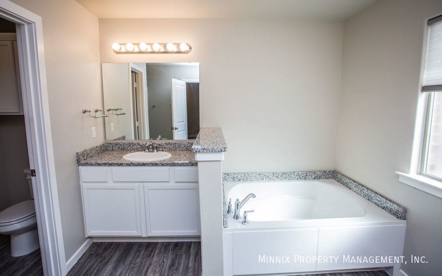 Building Photo - 2010 Kirksey Ave