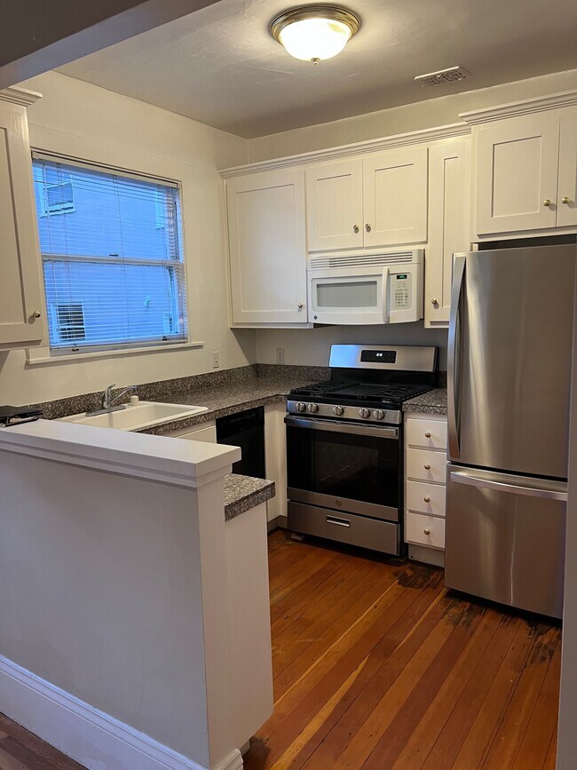 Building Photo - 476 Weldon Ave