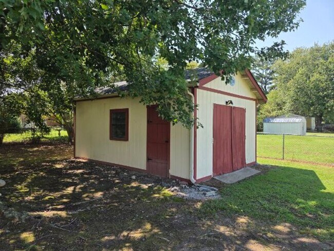 Building Photo - 1166 E New Hope Rd