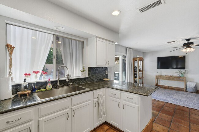 Building Photo - FURNISHED 2 Bedrooms plus den/loft & Private Pool