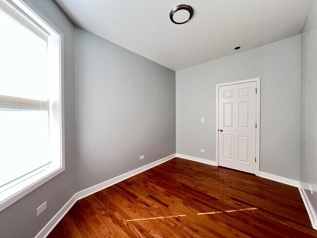 Building Photo - 6402 S Eberhart Ave