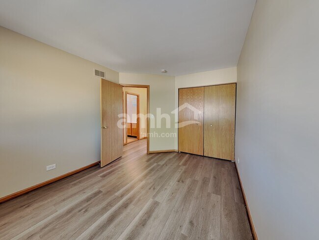 Building Photo - 2 Hastings Ct