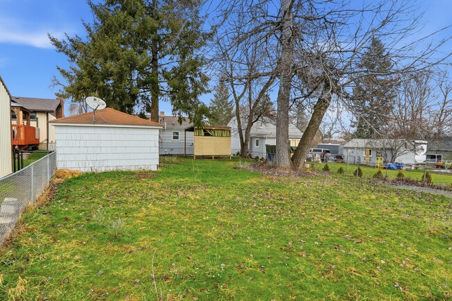 Building Photo - 2118 E Central Ave