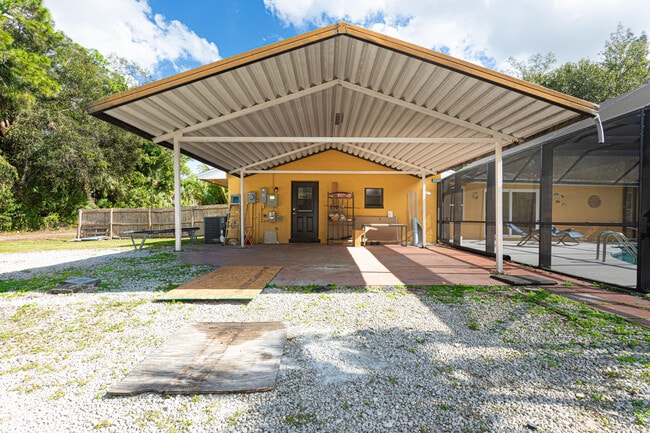 Building Photo - 169 Armadillo Way