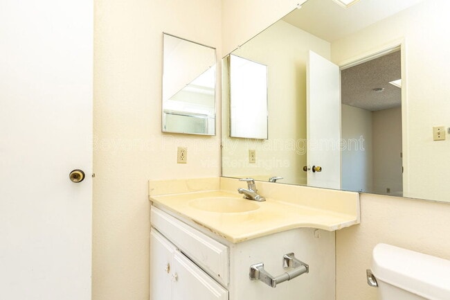 Building Photo - 8740 Flanders Dr