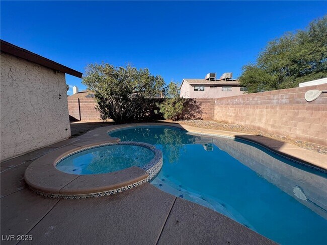 Building Photo - 6802 Bonillo Dr