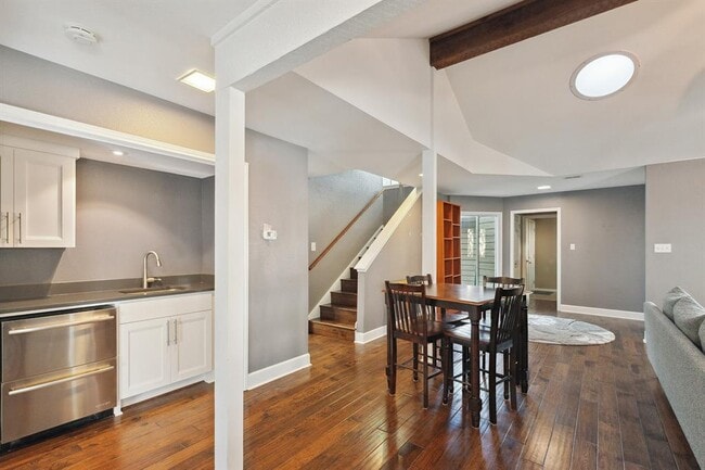Building Photo - 5704 Sam Houston Cir