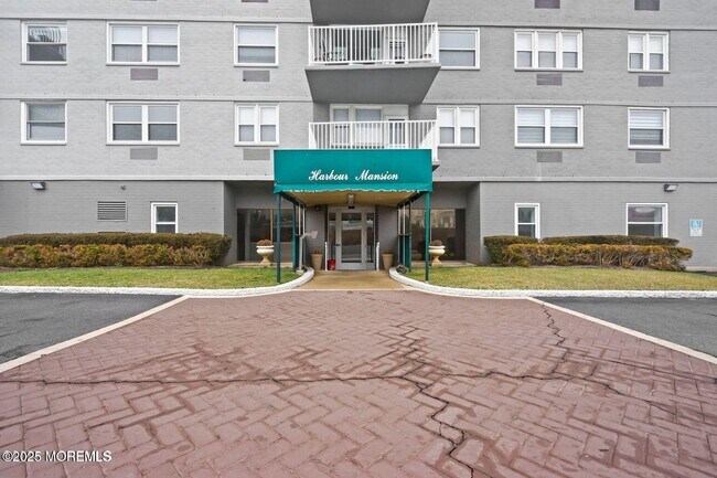Building Photo - 675 Ocean Ave N