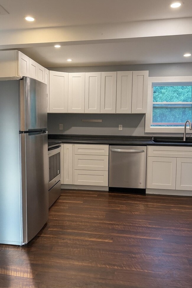 Building Photo - 84 Park St