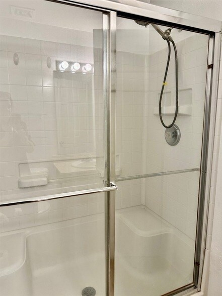 Building Photo - 29740 Sullivan Oaks Dr