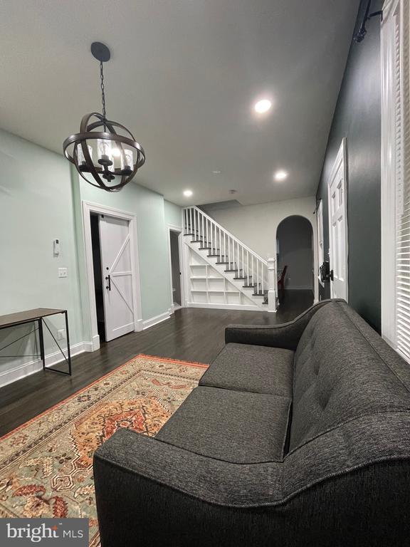 Building Photo - 420 Woodford St