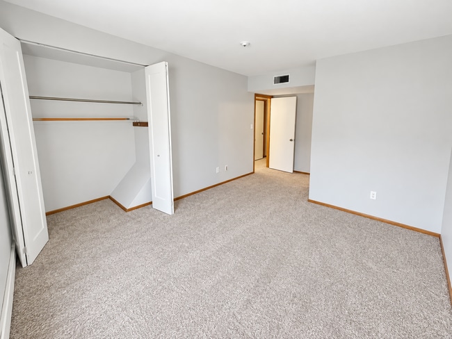 Building Photo - 4000 W Rivers Edge Cir