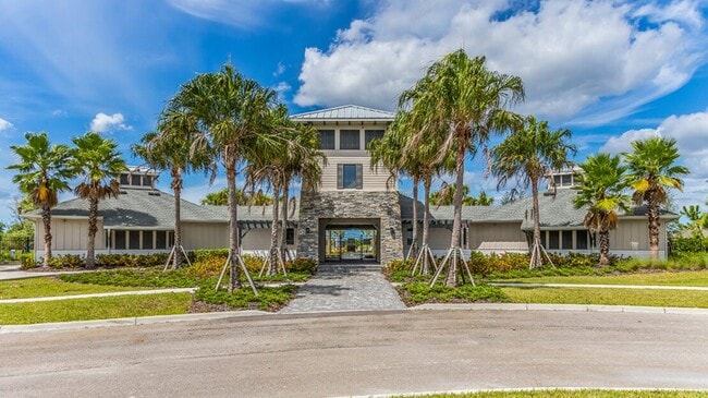Building Photo - Spacious 4-Bedroom Home in Bradenton, FL