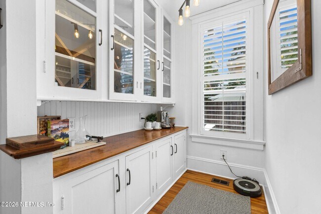 Building Photo - 4236 Melrose Ave