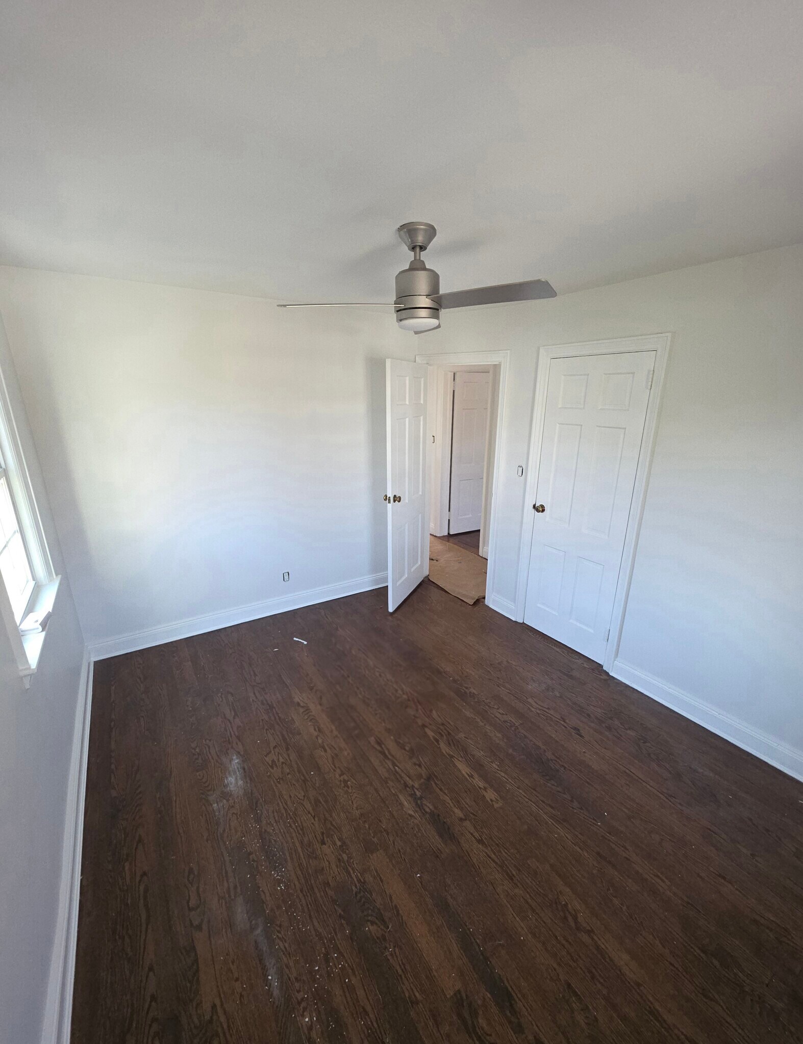 Building Photo - 11 Lawrence Ave