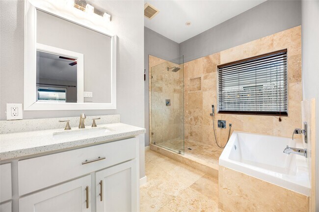 Building Photo - 5122 Prairie Creek Dr