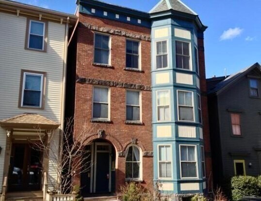 Building Photo - 91 Walnut St