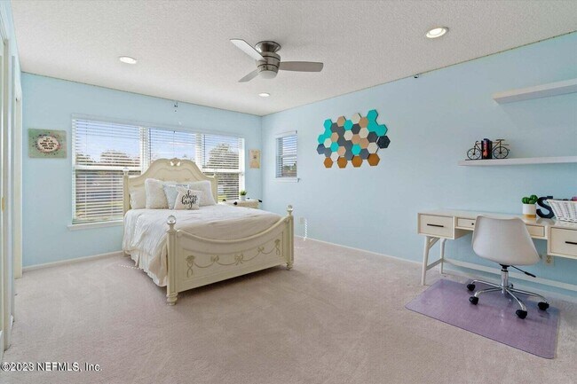 Building Photo - 3826 Reedpond Dr N