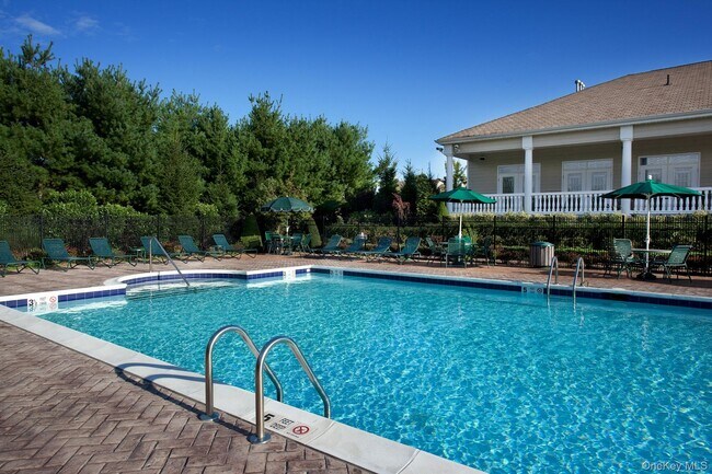 Primary Photo - 122 Pineview Ln