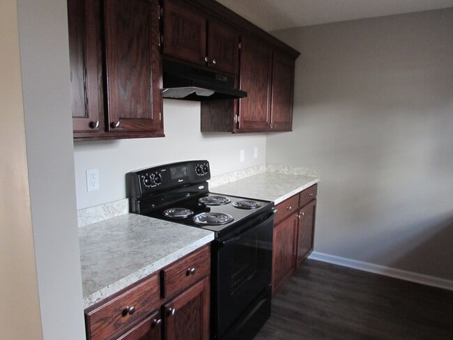 Building Photo - Duplex Across from Shaw AFB!