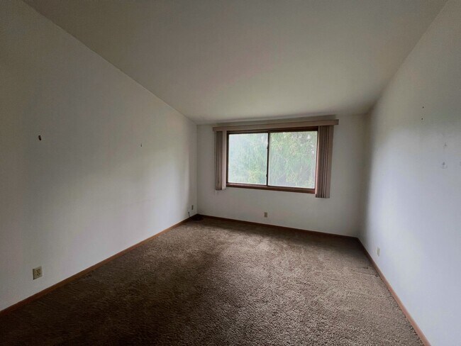 Building Photo - 2306 Radtke Ave